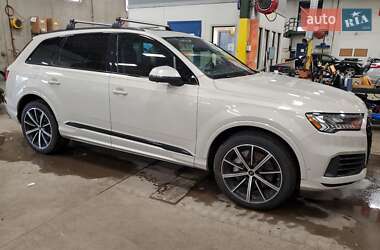 Позашляховик / Кросовер Audi Q7 2022 в 