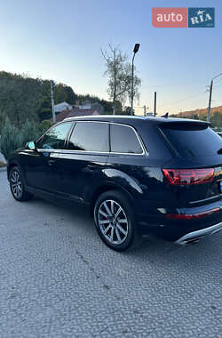 Внедорожник / Кроссовер Audi Q7 2016 в 