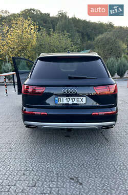 Внедорожник / Кроссовер Audi Q7 2016 в 