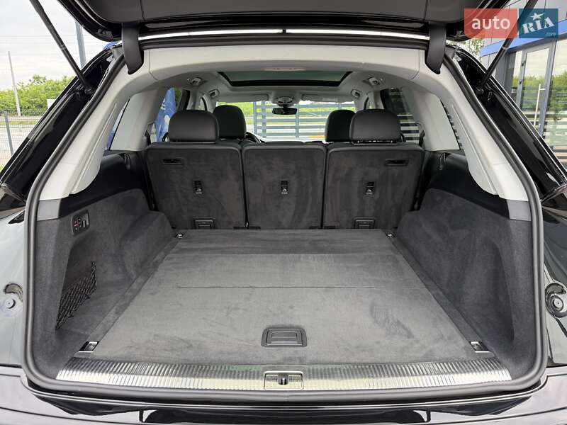 Внедорожник / Кроссовер Audi Q7 2022 в Ровно