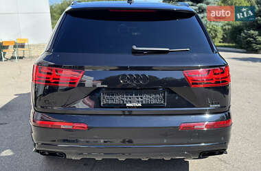 Внедорожник / Кроссовер Audi Q7 2016 в 