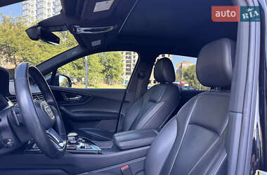 Внедорожник / Кроссовер Audi Q7 2016 в 