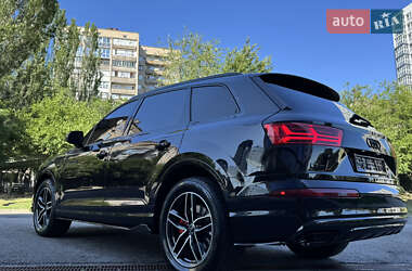 Внедорожник / Кроссовер Audi Q7 2016 в 