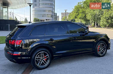 Внедорожник / Кроссовер Audi Q7 2016 в 