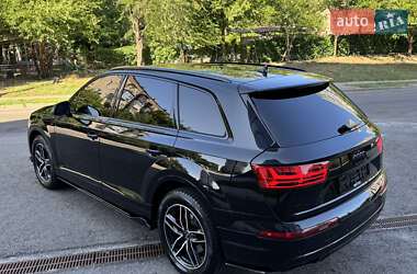 Внедорожник / Кроссовер Audi Q7 2016 в 