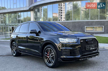 Внедорожник / Кроссовер Audi Q7 2016 в 