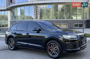 Внедорожник / Кроссовер Audi Q7 2016 в 