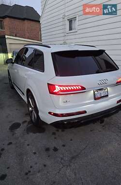 Внедорожник / Кроссовер Audi Q7 2021 в 