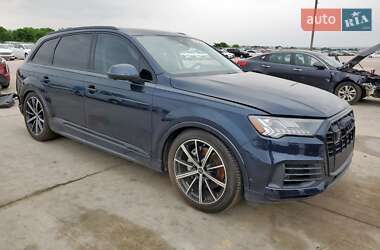 Позашляховик / Кросовер Audi Q7 2024 в 