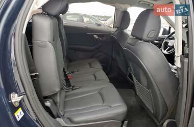 Позашляховик / Кросовер Audi Q7 2024 в 