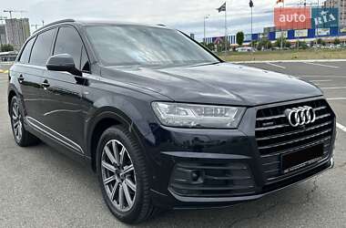 Внедорожник / Кроссовер Audi Q7 2017 в 