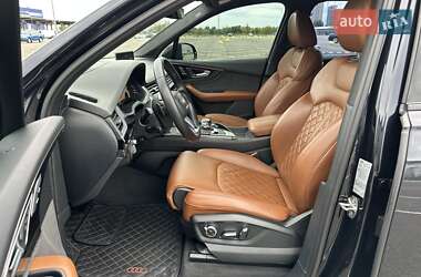 Внедорожник / Кроссовер Audi Q7 2017 в 