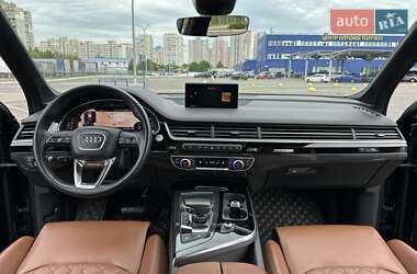 Внедорожник / Кроссовер Audi Q7 2017 в 