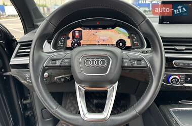 Внедорожник / Кроссовер Audi Q7 2017 в 