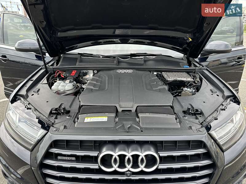 Внедорожник / Кроссовер Audi Q7 2017 в Киеве