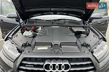 Внедорожник / Кроссовер Audi Q7 2017 в 