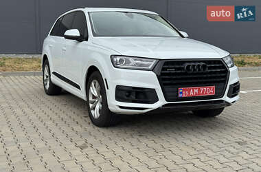Внедорожник / Кроссовер Audi Q7 2017 в 