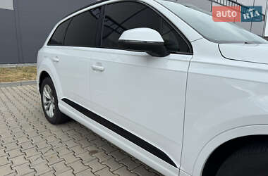 Внедорожник / Кроссовер Audi Q7 2017 в 
