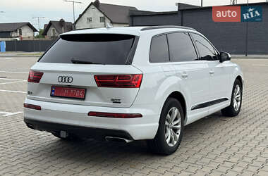 Внедорожник / Кроссовер Audi Q7 2017 в 