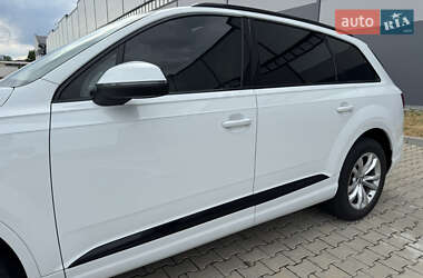 Внедорожник / Кроссовер Audi Q7 2017 в 