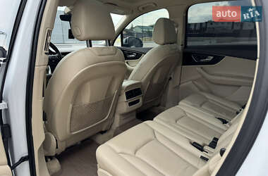 Внедорожник / Кроссовер Audi Q7 2017 в 