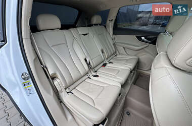 Внедорожник / Кроссовер Audi Q7 2017 в 