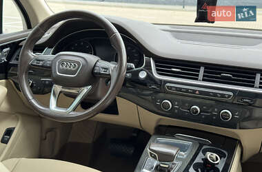 Внедорожник / Кроссовер Audi Q7 2017 в 