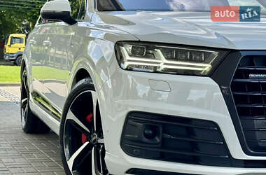 Внедорожник / Кроссовер Audi Q7 2016 в 