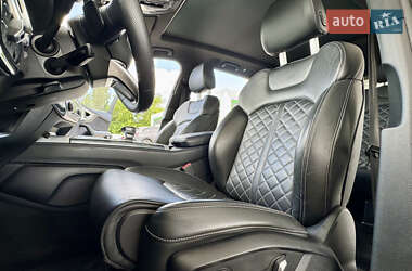 Внедорожник / Кроссовер Audi Q7 2016 в 