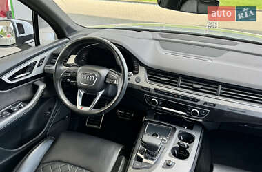 Внедорожник / Кроссовер Audi Q7 2016 в 