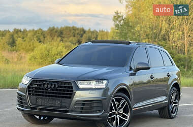 Внедорожник / Кроссовер Audi Q7 2017 в 