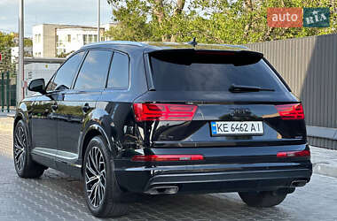 Внедорожник / Кроссовер Audi Q7 2015 в 