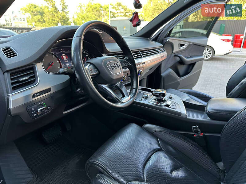Внедорожник / Кроссовер Audi Q7 2015 в Днепре