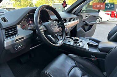 Внедорожник / Кроссовер Audi Q7 2015 в 