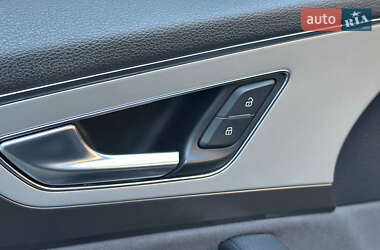 Внедорожник / Кроссовер Audi Q7 2015 в 