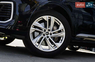 Внедорожник / Кроссовер Audi Q7 2021 в 