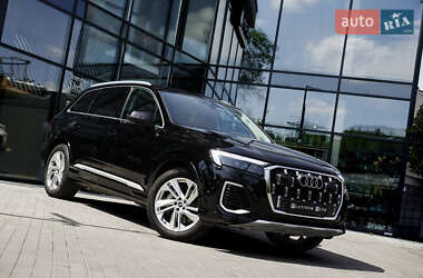 Внедорожник / Кроссовер Audi Q7 2021 в 