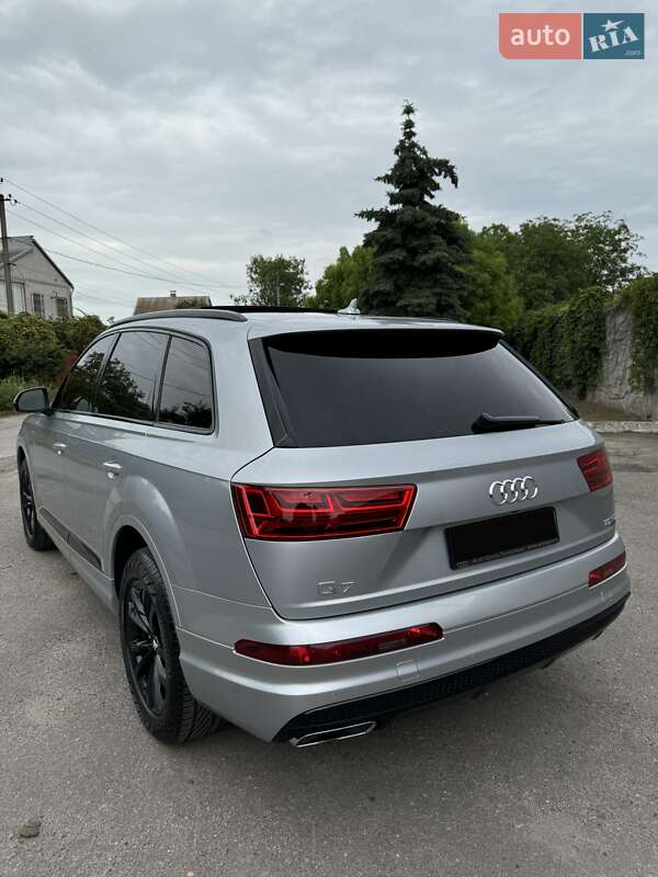 Позашляховик / Кросовер Audi Q7 2018 в Дніпрі