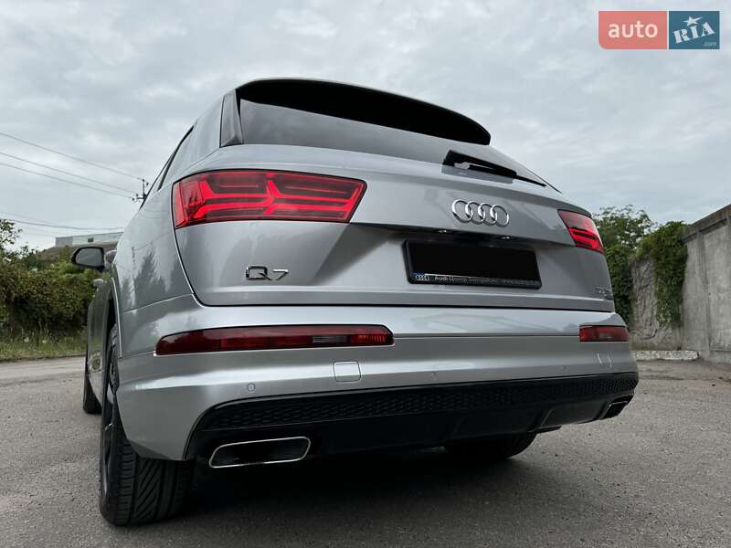 Позашляховик / Кросовер Audi Q7 2018 в Дніпрі