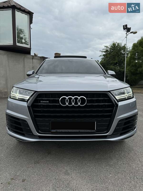 Позашляховик / Кросовер Audi Q7 2018 в Дніпрі