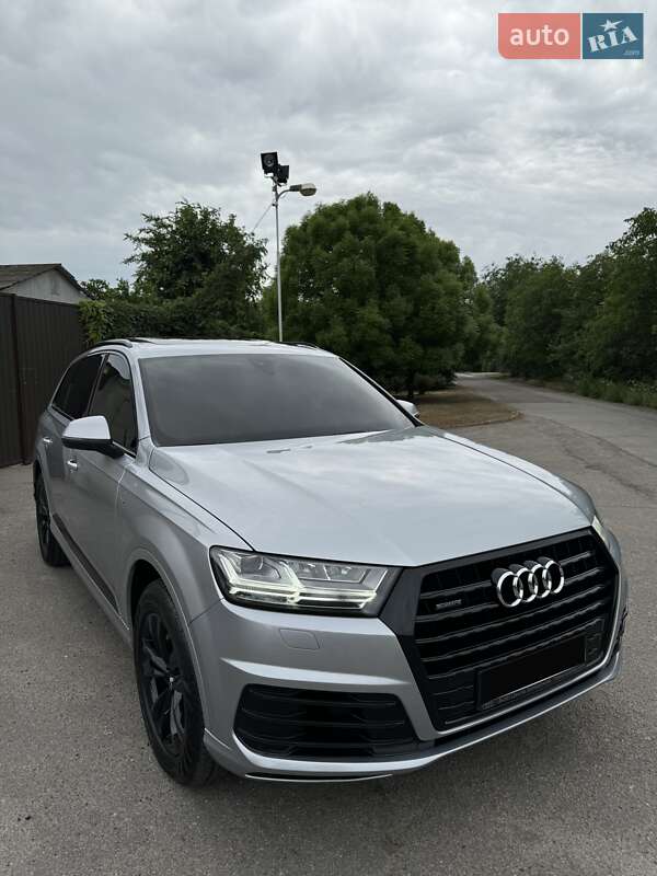 Позашляховик / Кросовер Audi Q7 2018 в Дніпрі