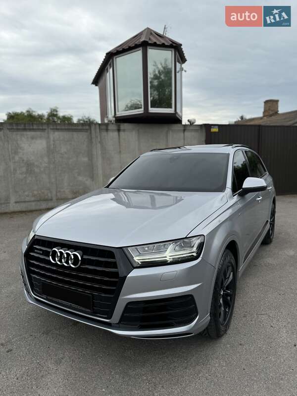 Позашляховик / Кросовер Audi Q7 2018 в Дніпрі