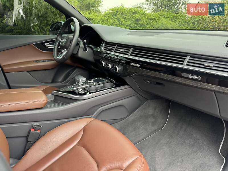 Позашляховик / Кросовер Audi Q7 2018 в Дніпрі