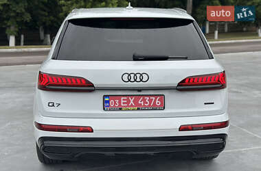 Внедорожник / Кроссовер Audi Q7 2021 в 