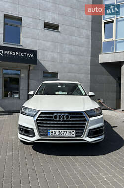 Внедорожник / Кроссовер Audi Q7 2016 в 