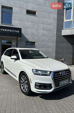 Внедорожник / Кроссовер Audi Q7 2016 в 