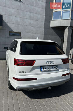 Внедорожник / Кроссовер Audi Q7 2016 в 