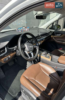 Внедорожник / Кроссовер Audi Q7 2016 в 