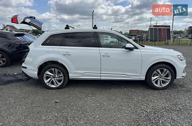 Внедорожник / Кроссовер Audi Q7 2021 в 