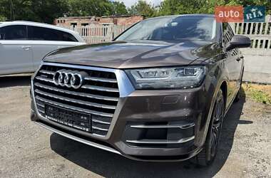Внедорожник / Кроссовер Audi Q7 2015 в 